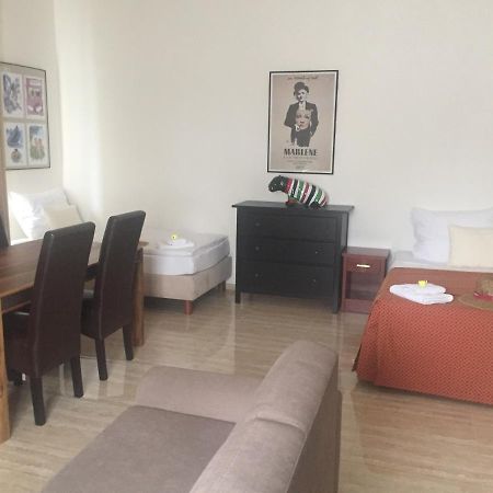Apartman Za Radnici Valtice Eksteriør billede