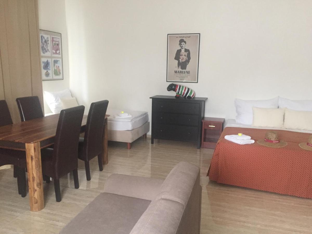 Apartman Za Radnici Valtice Eksteriør billede