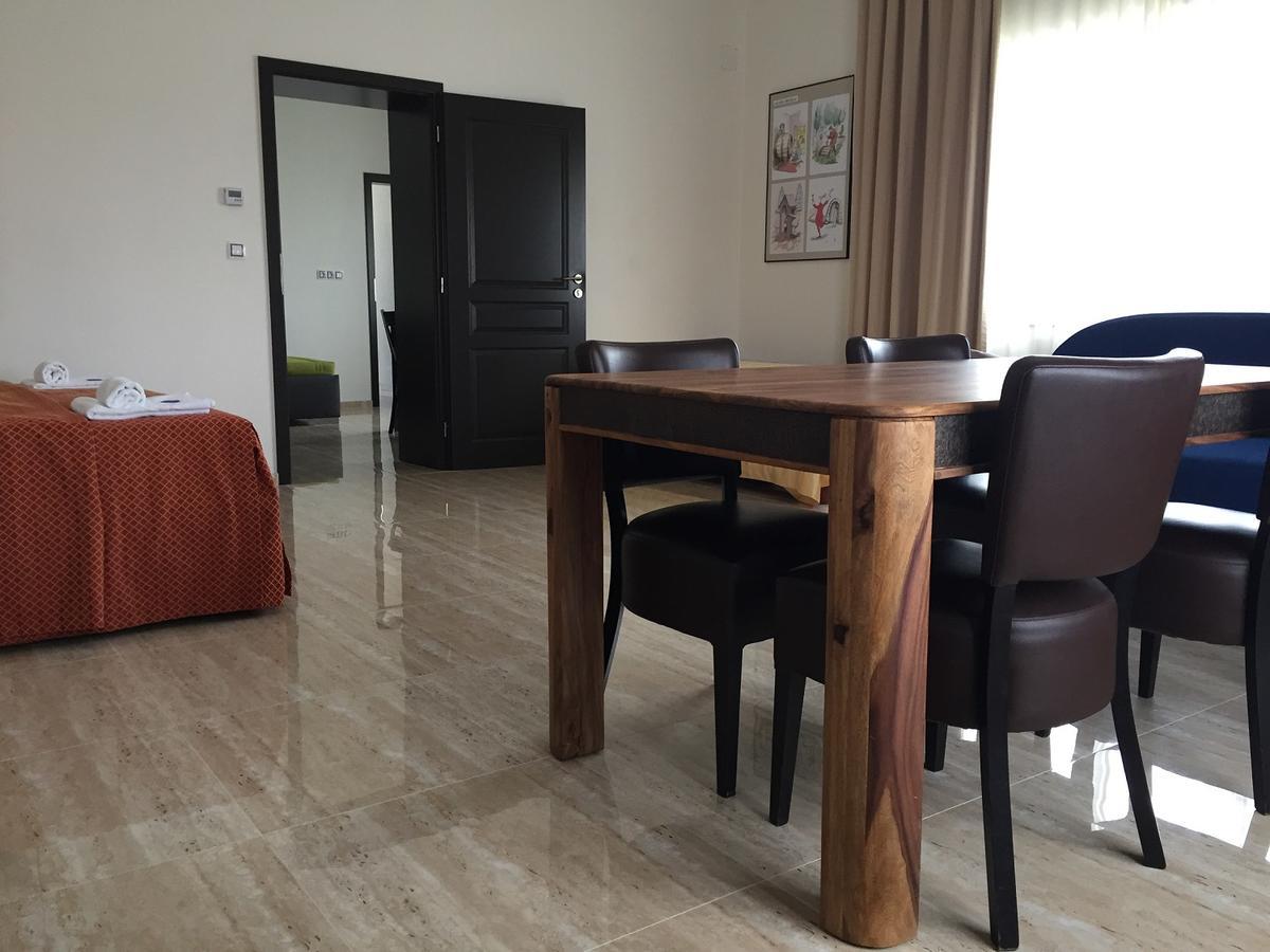 Apartman Za Radnici Valtice Eksteriør billede