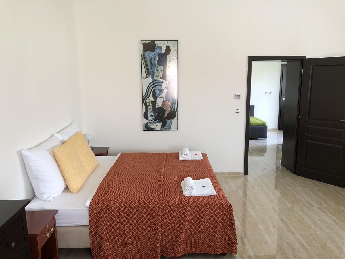 Apartman Za Radnici Valtice Eksteriør billede