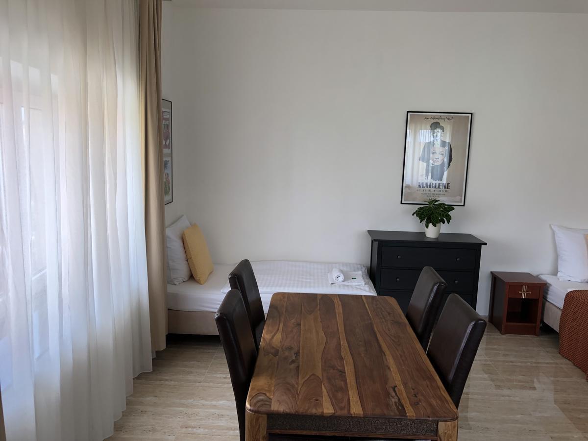Apartman Za Radnici Valtice Eksteriør billede