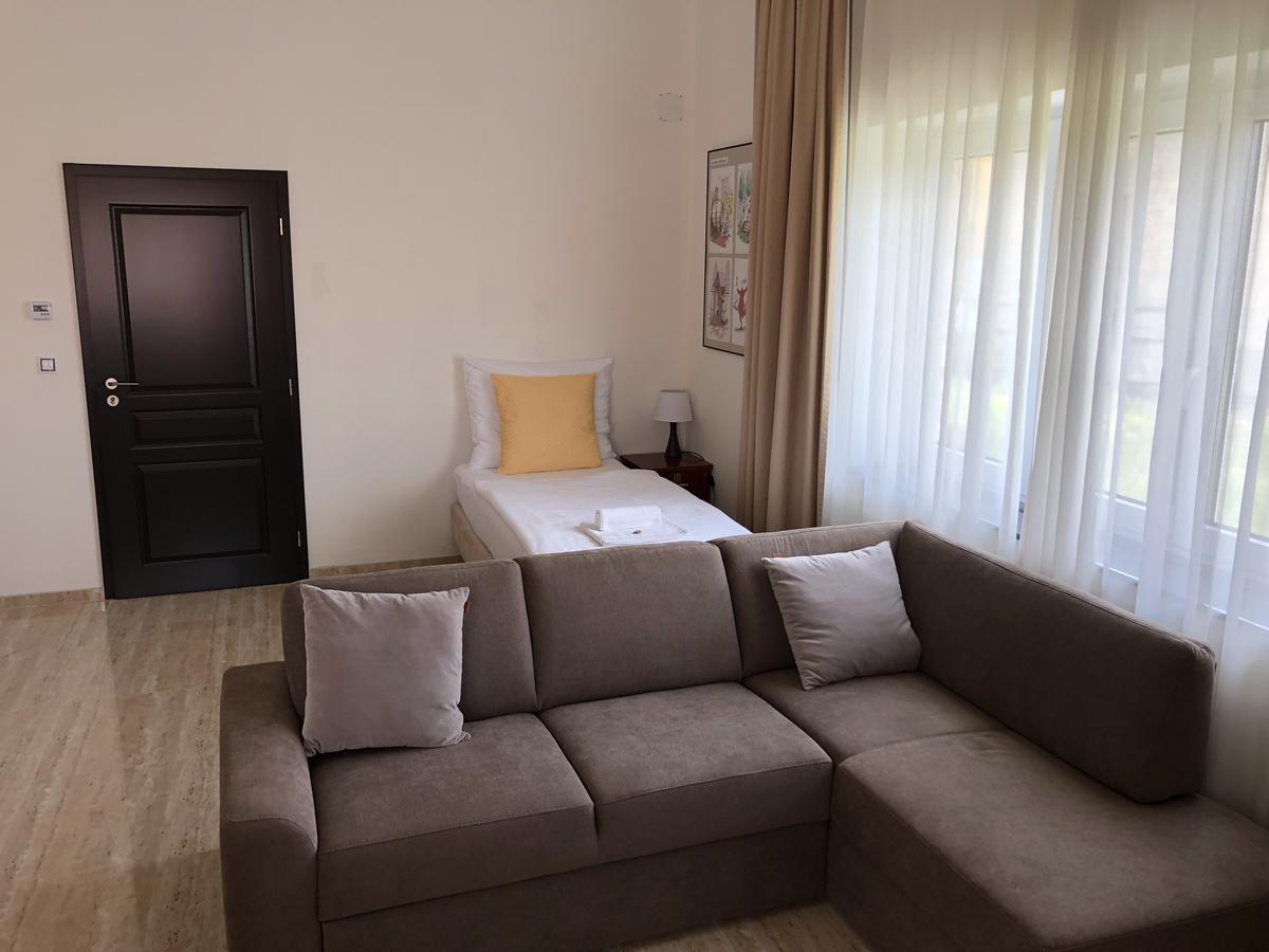 Apartman Za Radnici Valtice Eksteriør billede