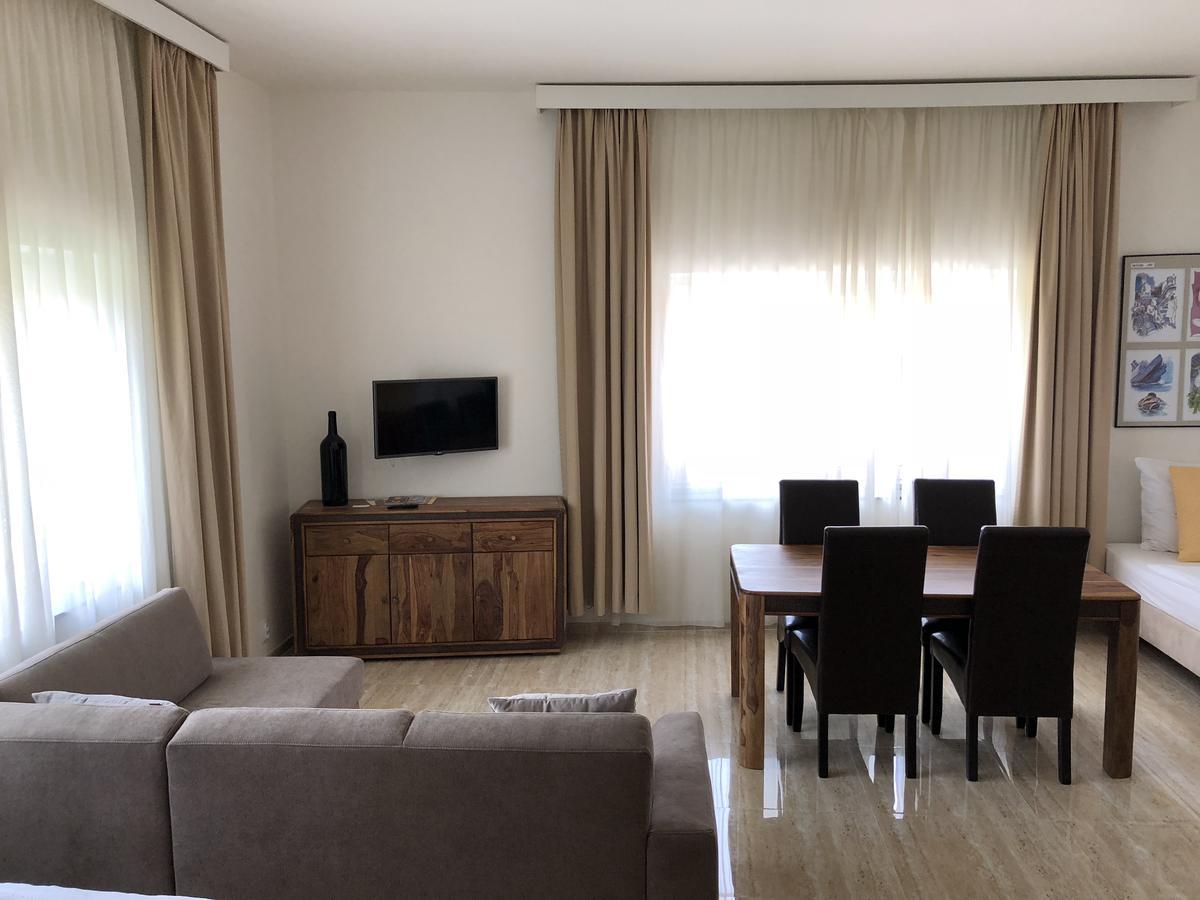 Apartman Za Radnici Valtice Eksteriør billede