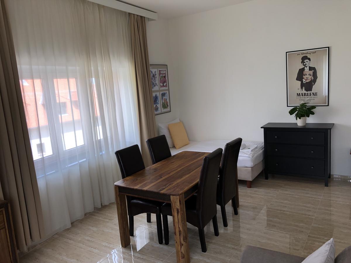 Apartman Za Radnici Valtice Eksteriør billede